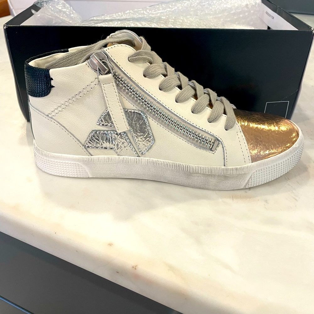 Dolce Vita sneakers. Brand new never been worn. Size 6.5
